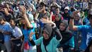 Peserta mengikuti flashmob dalam Pawai Tolak Plastik Sekali Pakai di Lapangan Aspirasi Monas, Jakarta, Minggu (21/7/2019). Pawai bebas plastik ini akan menjadi aksi terbesar di Indonesia untuk menolak penggunaan plastik sekali pakai karena sudah mengancam lingkungan. (Liputan6.com/Immanuel Antonius)