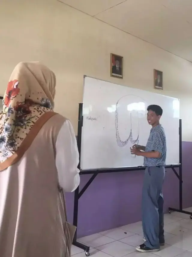 8 Potret Nyeleneh Siswa Waktu di Depan Kelas Ini Bikin Geleng Kepala