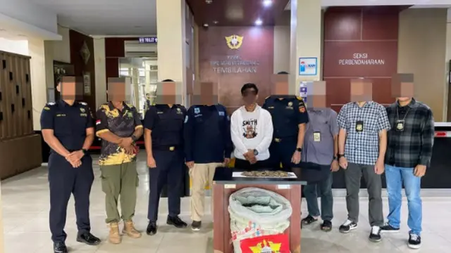 Bea Cukai menggagalkan pengiriman ilegal 30 kilogram sisik tenggiling di perairan Sungai Indragiri, Riau. (Istimewa)