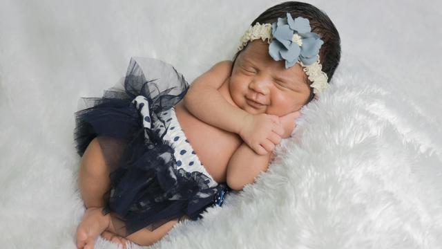 Ilustrasi bayi perempuan