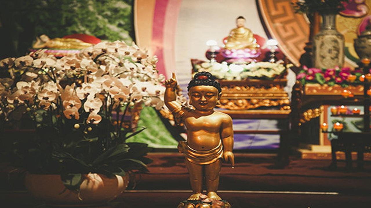 Ilustrasi patung Buddha Hari Raya Waisak 2021