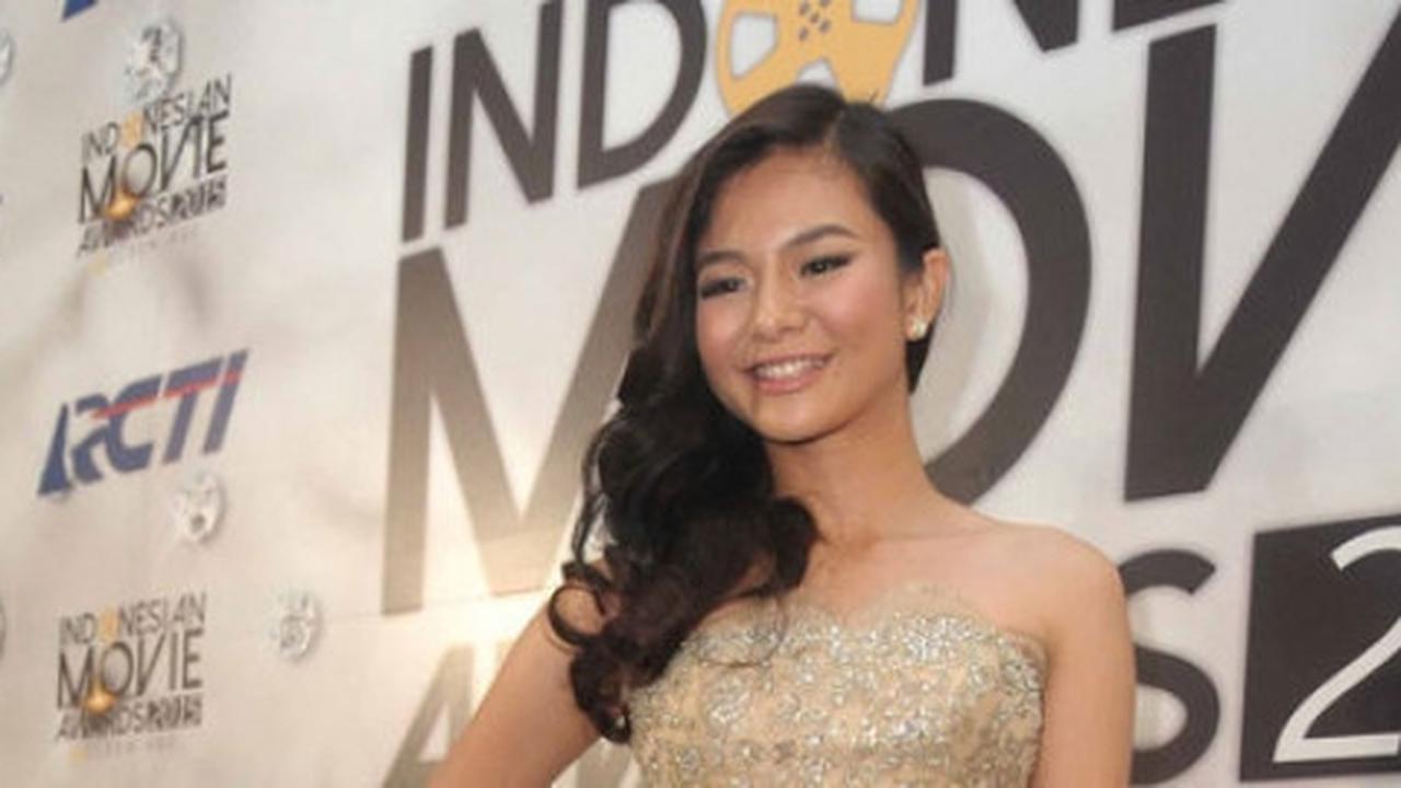 Tampil tanpa aksesori, Eriska Rein merasa lebih pede?