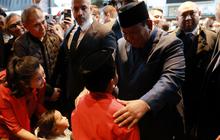 VIDEO: Langkah Prabowo Terhenti, Dikawal Paspampres Bule Temui Anak WNI saat di New York AS