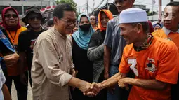 Dalam kesempatan tersebut, Pramono Anung berdiskusi dan menyerap aspirasi dari para warga dan pedagang sekitar terkait permasalahan lingkungan, jalan yang semeraut, banyaknya pengendara yang melanggar lalu lintas serta penataan tata letak pedagang. (Liputan6.com/Angga Yuniar)