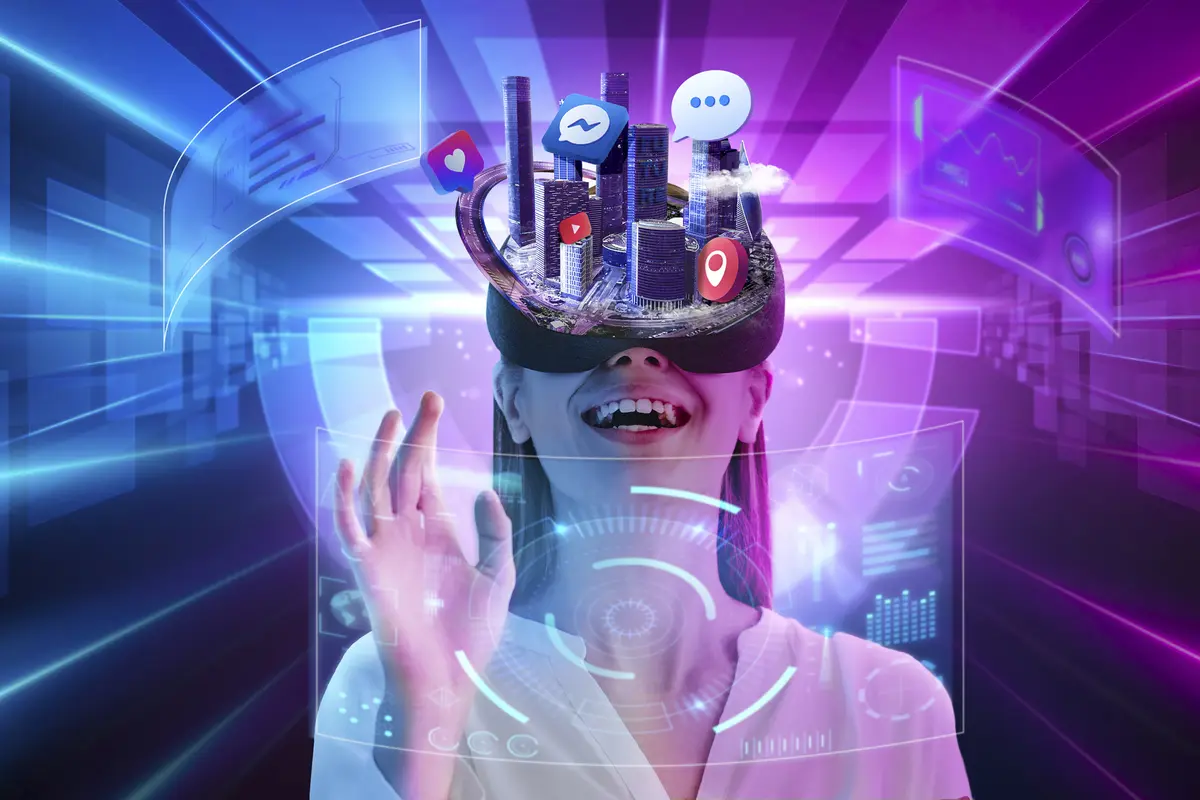 Seorang perempuan sedang menggunakan teknologi VR (Foto Dok: Freepik/ pikisuperstar)