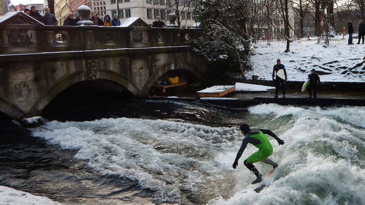 20170104-Selancar di Sungai Eisbach Munich-Jerman