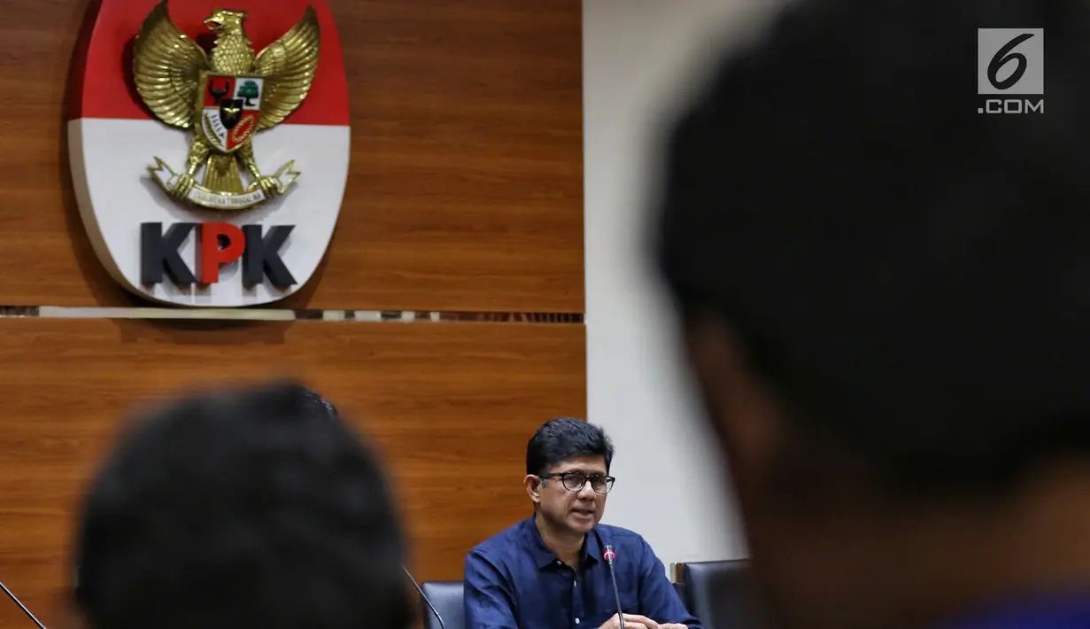Wakil Ketua KPK Laode Muhammad Syarif memberikan keterangan pers terkait Operasi Tangkap Tangan (OTT) KPK di Balikpapan, Kalimantan Timur, Jakarta, Sabtu (4/5/2019). Dalam OTT, KPK mengamankan uang 100 juta serta hakim Pengadilan Negeri (PN) Balikpapan, atas nama Kayat. (Liputan6.con/Johan Tallo)
