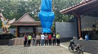AKBP Muharomah Fajarini mengatakan, penutupan patung tersebut bukan karena adanya desakan dari ormas. Melainkan penutupan tersebut dilakukan atas inisiatif pemilik rumah doa. (Liputan6.com/ Hendro Ary Wibowo)