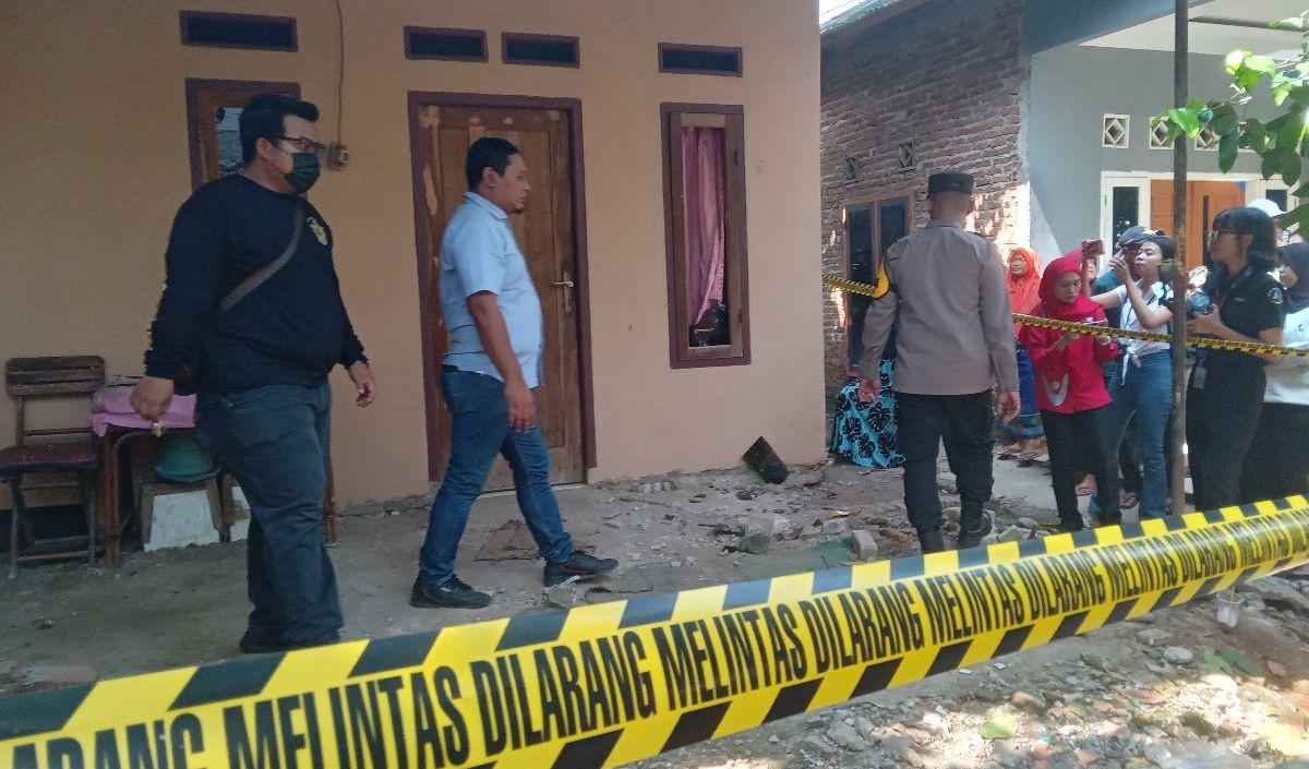 "Terkait pedofil masih kami dalami terus dan kami harus lakukan pemeriksaan terhadap saksi dan warga sekitar," katanya.<br>
