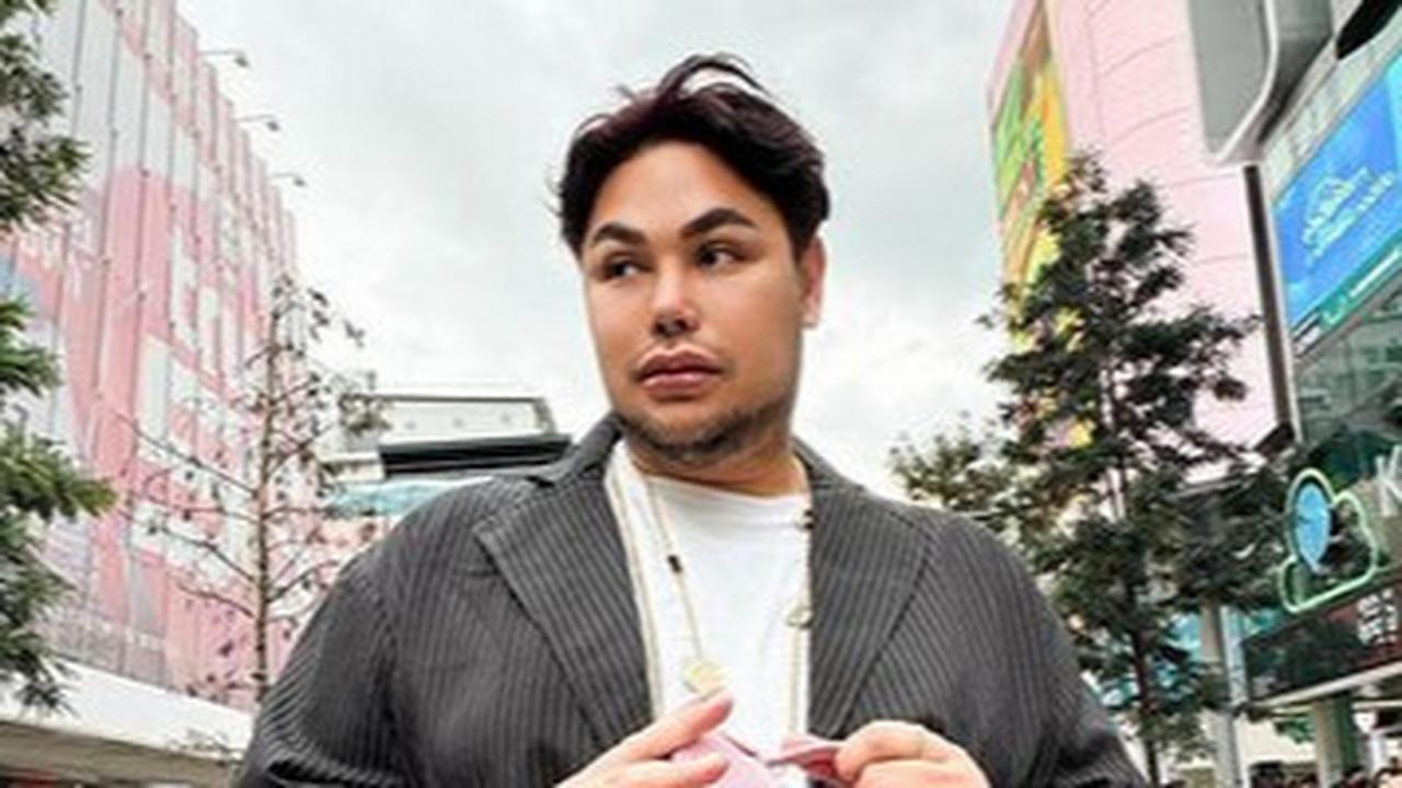 Fakta Ivan Gunawan Tak Pernah Salat Jumat karena Merasa Dirinya Cewek, Kini Komitmen Beribadah