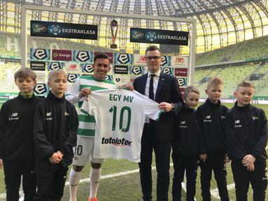 Pemain tim nasional Indonesia, Egy Maulana Vikri, resmi bergabung dengan klub elit Polandia, Lechia Gdansk, Minggu (11/3/2018). (Dok Lechia)