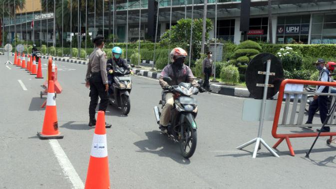 Suasana hari kedua PSBB di Surabaya Raya pada Rabu, 29 April 2020. (Foto: Liputan6.com/Dian Kurniawan)