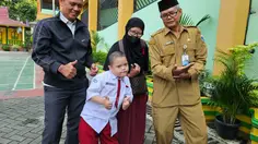 Kisah Achmad, Ayah ASN yang Setia Antar Anak Berkebutuhan Khusus Setiap Hari