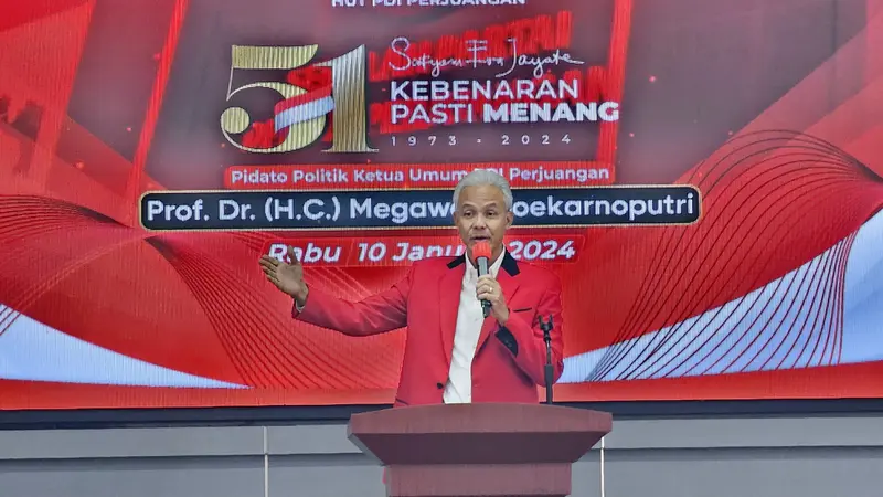 Calon Presiden (Capres) Ganjar Pranowo menghadiri dan memberikan pidato saat acara HUT ke-51 PDIP di Sekolah Partai PDIP, Lenteng Agung, Jakarta Selatan, Rabu (10/1/2024).