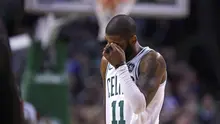 Pemain Boston Celtics, Kyrie Irving (11) kecewa setelah gagal mencetak poin saat melawan New Orleans Pelicans pada laga NBA basketball game di TD Garden, Boston, (16/1/2018). Celtics kalah 113-116. (AP/Charles Krupa)