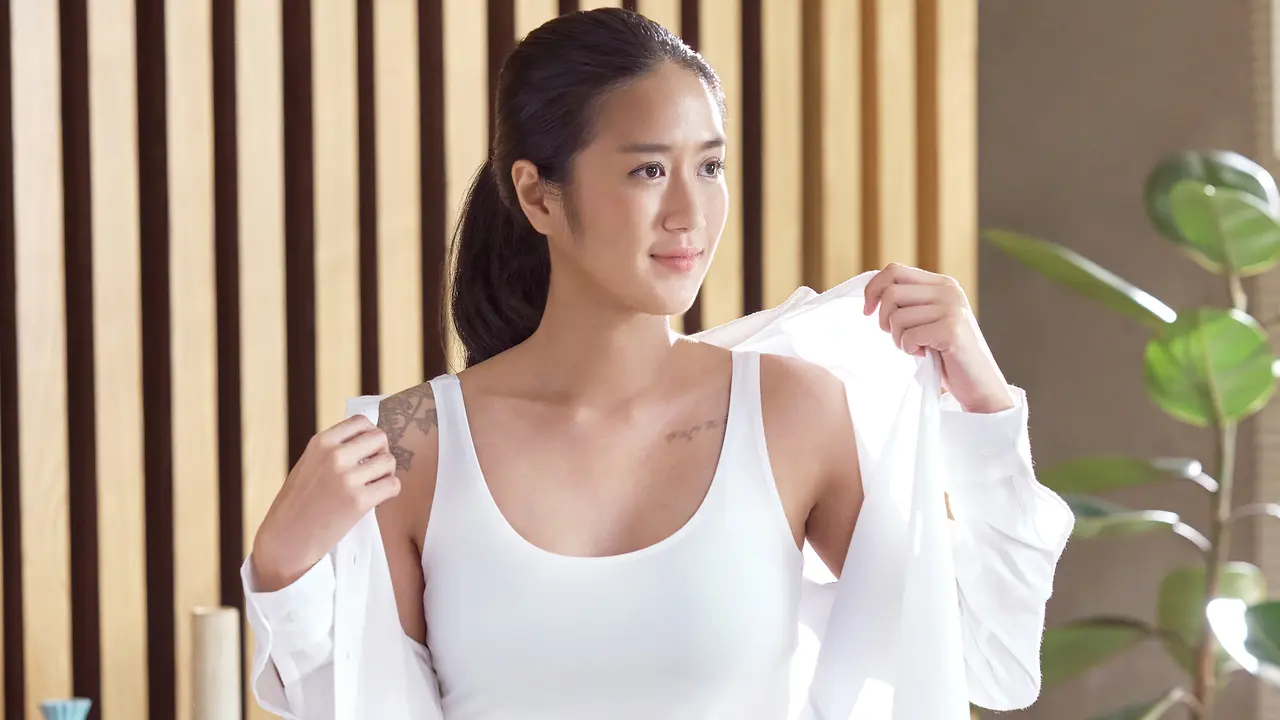 Renatta Moeloek mengenakan UNIQLO AIRism