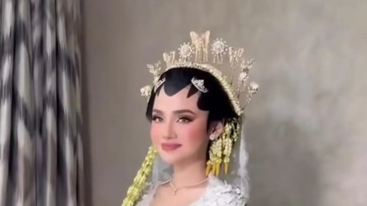 Resmi Menikah dengan El Rumi, Pesona Syifa Hadju dalam Kebaya Putih dan Paes Jawa Bikin Terpukau