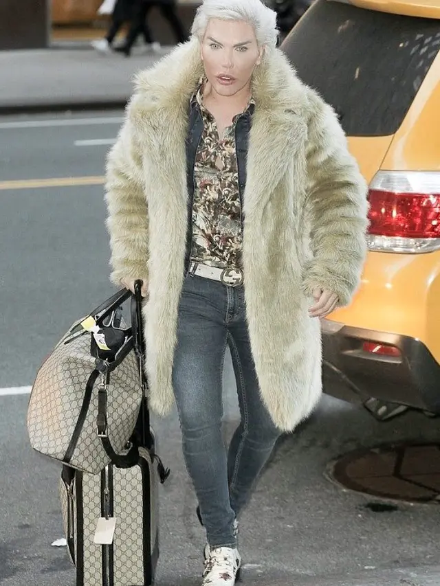 Rodrigo Alves, Manusia Boneka Ken