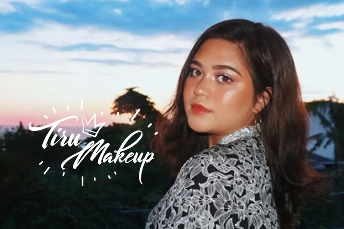 Tiru Makeup: Blue Smokey Eyes, Riasan Mata Nyentrik ala Sarah Ayu
