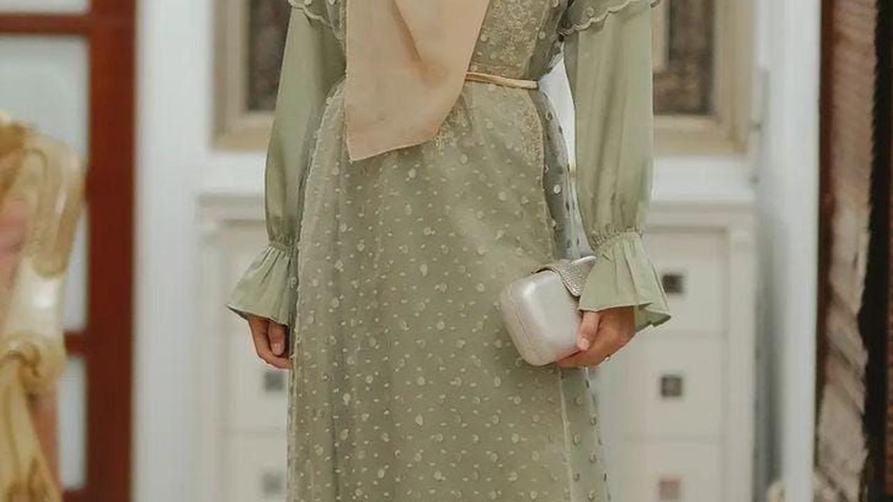 5 Kombinasi Model Baju Warna Sage Green, Padu Padan yang Cantik