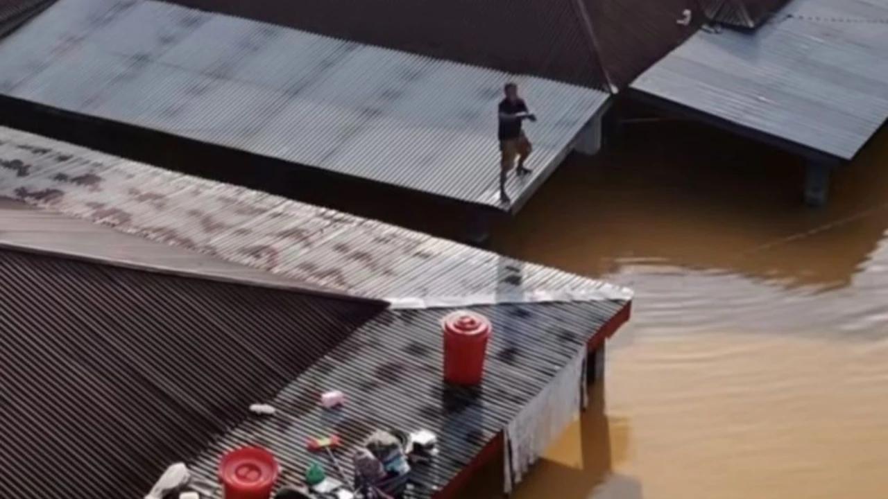 Data Terbaru: Banjir Rendam 115 RT di Jakarta Akibat Kali Meluap, Ada yang Ketinggian 2,4 Meter
