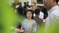 Suasana di dalam ruang makan para calon anggota Paskibraka Nasional 2019.  Eugenia Agatha Rondonuwu, dari Sulawesi Utara, mengaku tidak ada masalah dengan makanan di asrama. (Liputan6.com/Aditya Eka Prawira)