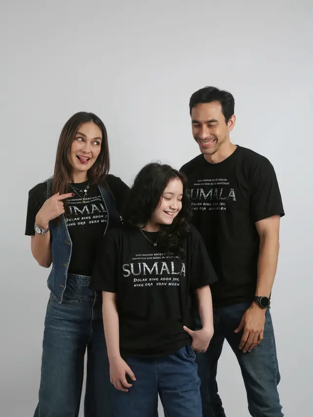 Luna Maya, Makayla Rose, dan Darius Sinathrya