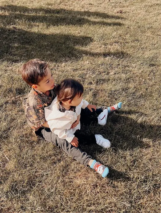 <p>Jennifer Bachdim dan Irfan Bachdim (Instagram/jenniferbachdim)</p>