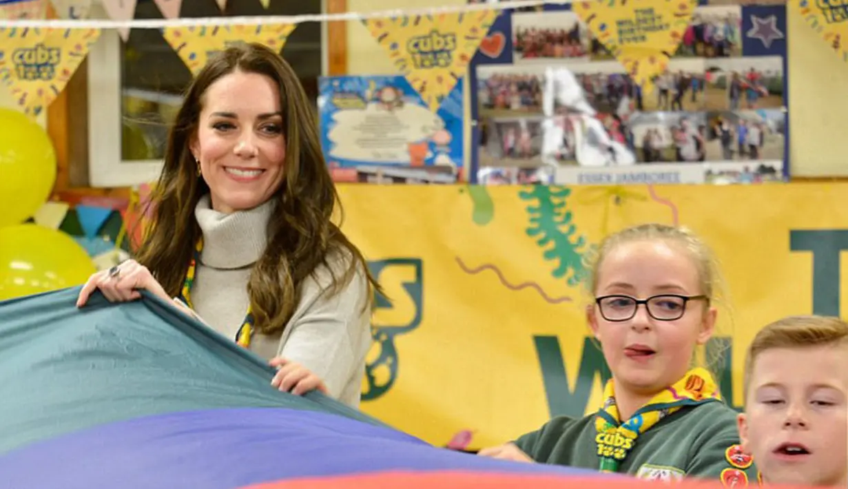 Tersiar kabar, ini bukan pertama kalinya Kate turut serta dalam acara kepanduan. Di tahun 2014 lalu, ia pun hadir dalam acara semacam ini dan saat itu dirinya tengah berbadan dua. (doc.dailymail.com)