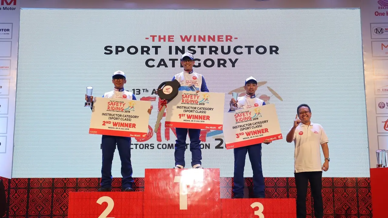 kompetensi instruktur safety riding Honda melalui kegiatan Astra Honda Safety Riding Instructors Competition (AH-SRIC) 2019