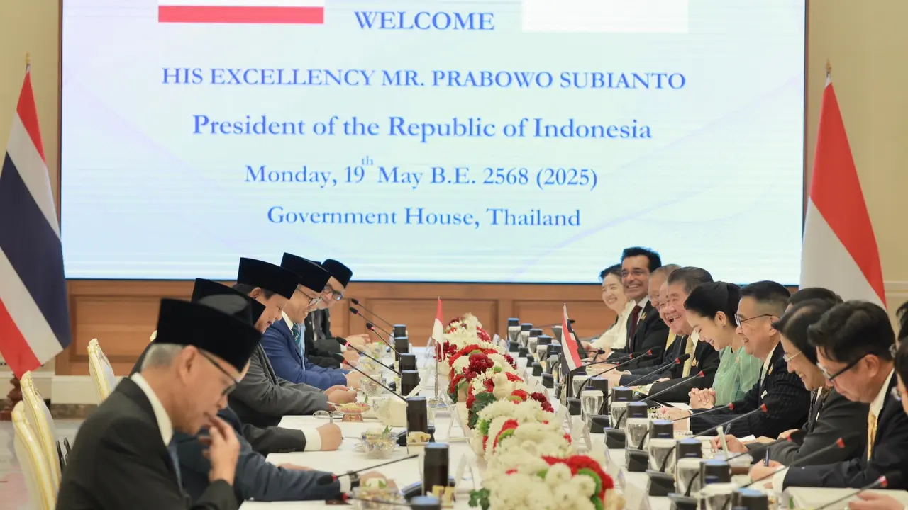 Presiden Prabowo Subianto dalam pertemuan bilateral dengan Perdana Menteri (PM) Thailand Paetongtarn Shinawatra.