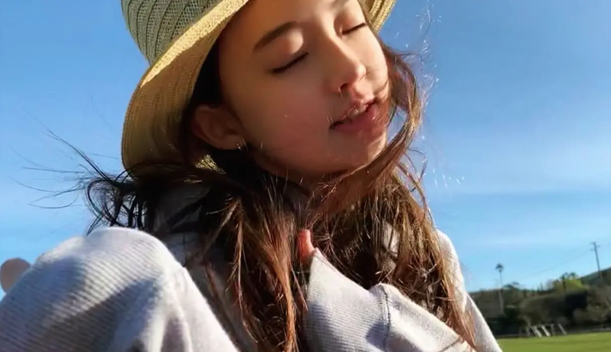 Gadis cantik ini kini berada di bawah manajemen model terkemuka yakni L.A. Models dan The Black Label Korea yang masih satu atap dengan agensi Jennie BLACKPINK. (sumber: Liputan6.com/IG/@ellagross)