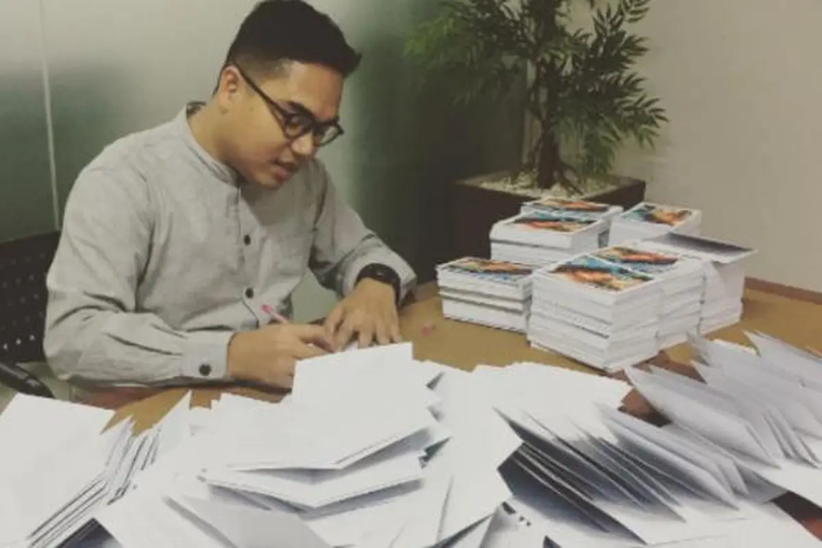 Novelis Fahd Pahdepie Raih Penghargaan Bergengsi