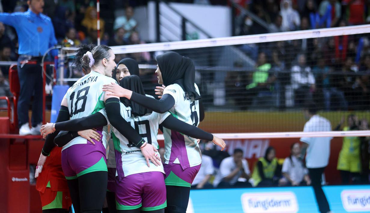 Jakarta Pertamina Enduro mendapatkan perlawanan sengit pada set kedua dan membuat mereka kalah dengan skor 22-25. Megawati dkk juga kembali tertinggal pada set ketiga melalui perlawanan sengit 23-25. (Dok. PBVSI)