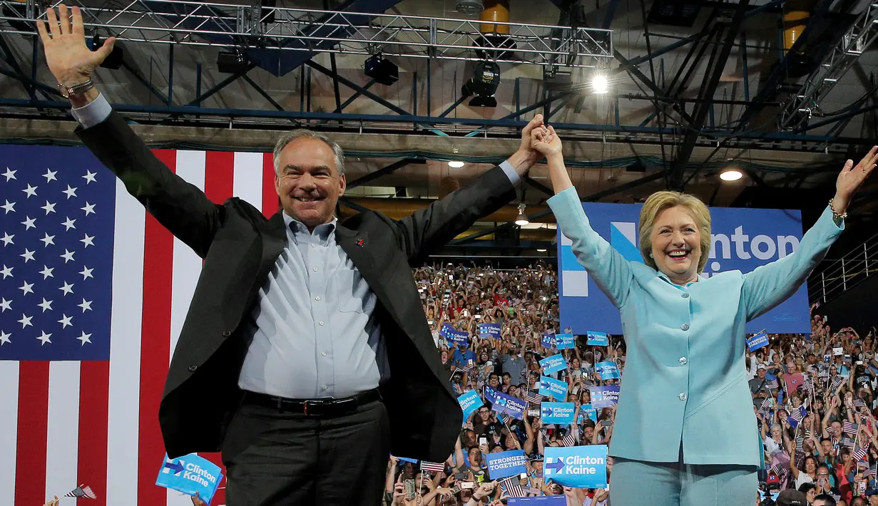 Hillary Clinton akan maju bersama calon Wakil Presiden Tim Kaine untuk menantang pasangan Donald Trump dan Mike Pence dari Partai Republik. (REUTERS/Brian Snyder/File Photo)