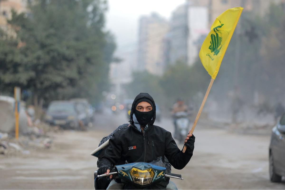 Kegembiraan Simpatisan Hizbullah Klaim Menang Perang Usai Israel Sepakati Gencatan Senjata