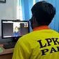 Pertemuan virtual antara penghuni Lapas Anak Palu dengan orangtua. Fasiltias itu menjadi solusi komunikasi saat pembatasan selama pandemi Covid-19 diberlakukan. (Foto: Heri Susanto/ Liputan6.com).