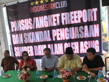Suasana dialog Pansus Freeport dan Skandal Penguasaan SDA oleh Asing di kawasan Tebet, Jakarta, Minggu (20/12/2015). Keberadaan Pansus Freeport dibutuhkan untuk membongkar kebobrokan kontrak karya Freeport. (Liputan6.com/Faisal R Syam)