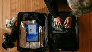 Rahasia Packing Hemat Ruang, Mulai dari Gulung Baju hingga Menata Sepatu