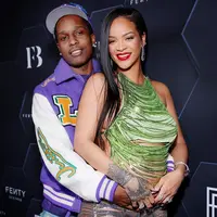 Menunjukkan kemesraan di tengah masa kehamilan, Rihanna dan A$AP Rocky berbagi foto dengan outfit yang keren (instagram/fentybeauty)