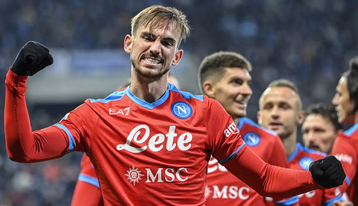 Fabian Ruiz. Gelandang tengah asal Spanyol berusia 25 tahun yang kini menjalani musim keempatnya bersama Napoli ini kini berbanderol 55 juta euro, mengalami kenaikan 10 juta euro dari sebelumnya 45 juta euro. Musim ini ia telah mencetak 5 gol dari 18 laga di semua ajang. (AFP/Alberto Pizzoli)