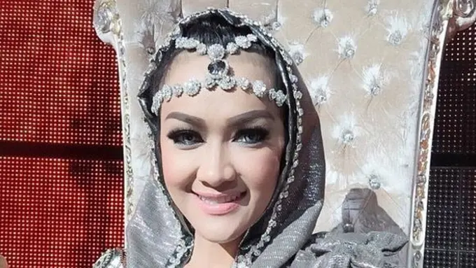 [Bintang] Julia Perez