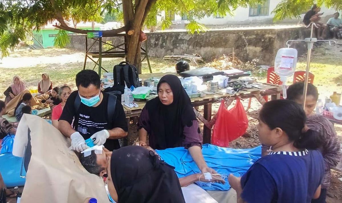 Terdampak Gempa M 7,7 Pasien Rumah Sakit Dirawat di Tenda