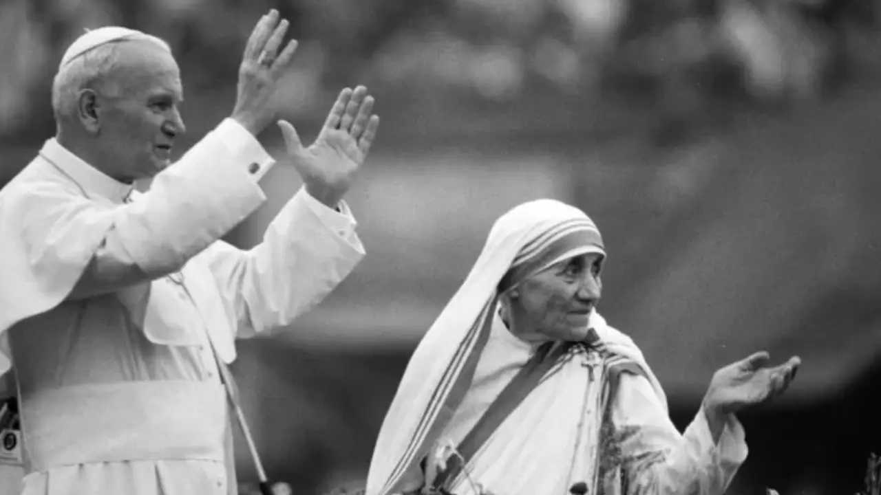 Paus Yohanes Paulus II mengaku, pertemuan dengan Bunda Teresa pada 3 Februari 1986 di Kalkuta jadi lawatan paling emosional. (Dok. AFP)