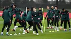 Para pemain Liverpool ambil bagian dalam sesi latihan jelang melawan Benfica pada pertandingan leg kedua perempat final Liga Champions di tempat latihan Liverpool FC di Liverpool, Inggris, 12 April 2022. Liverpool. (Paul ELLIS/AFP)