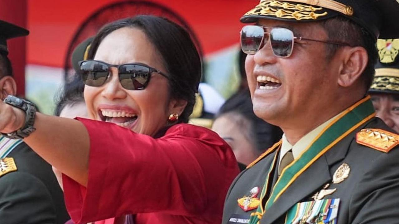 Tak berselang lama, keduanya lantas berkenalan hingga menjadi teman akrab.