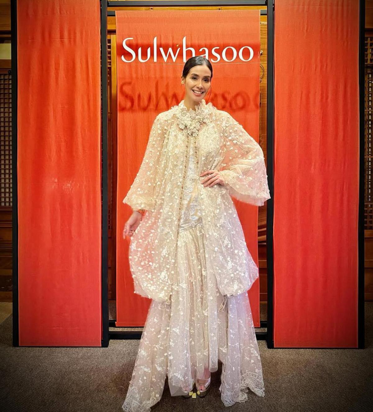 6 Potret Cantik Marsha Timothy, Tampil Bak Putri Bangsawan dengan Set Lace di Korea Selatan