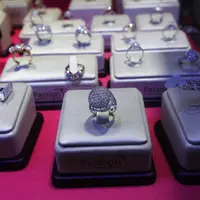 Sekarang mencari desain dan harga perhiasan semakin mudah. (Yuni Arta/Bintang.com)