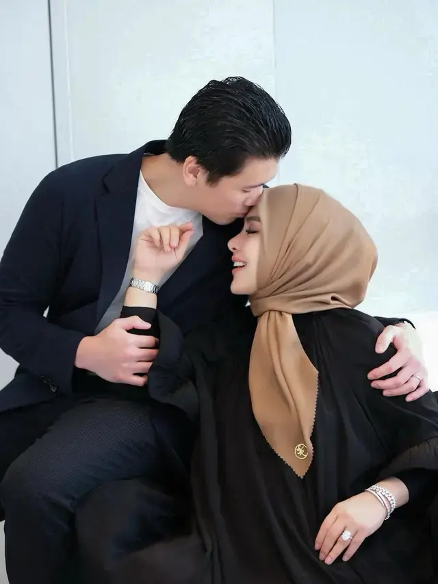 Potret mesra Syahrini dan Reino Barack (Sumber: Instagram/princessyahrini)