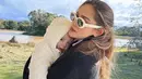 Liburan ke Negeri Kanguru, Australia, Yasmine banyak abadikan momen serunya di Instagram. Tetap tampil stylish, aktris yang sudah berusia 40 tahun ini tetap tampil menawan. Bahkan tidak jarang penggemarnya memuji penampilannya yang terlihat awet muda. (Liputan6.com/IG/@yaswildblood)
